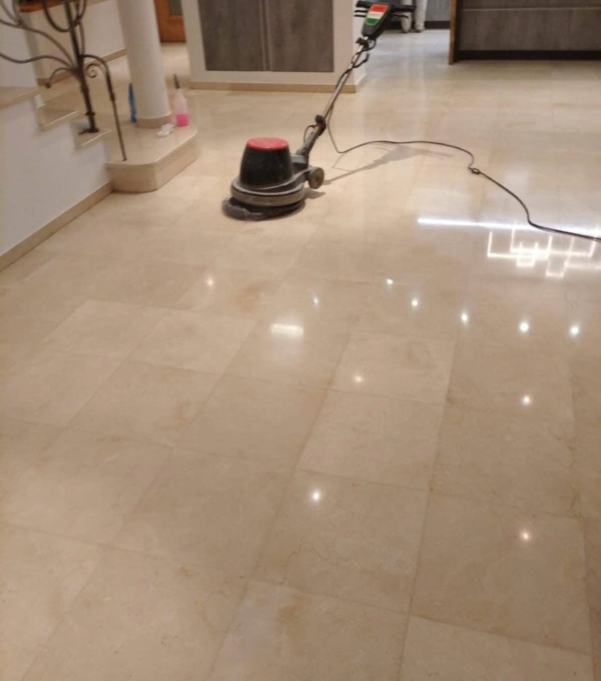 פוליש והברקת רצפת שיש בבית פרטי ברחובות
